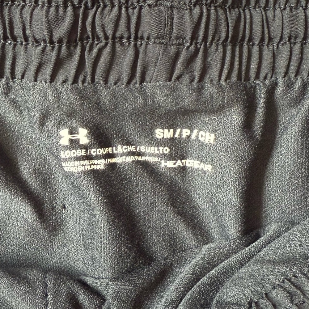 UNDER ARMOR 🖤🩷 women’s black and pink running shorts size small - Picture 3 of 7